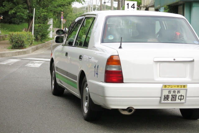 教習指導員になれる年齢は何歳から何歳まで?最低条件と上限の実態を解説
